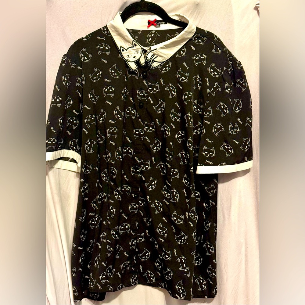 Very very cute Hell Bunny brand shirt with cats on the fabric & collar